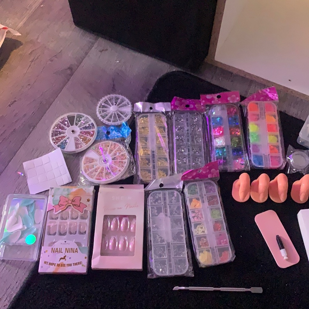 Nail kit